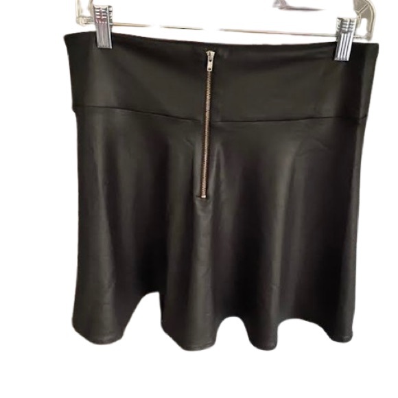 Pleather Skater Skirt Forever 21 - Picture 4 of 13